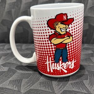 VTG NEBRASKA UNIVERSITY CORNHUSKERS MUG